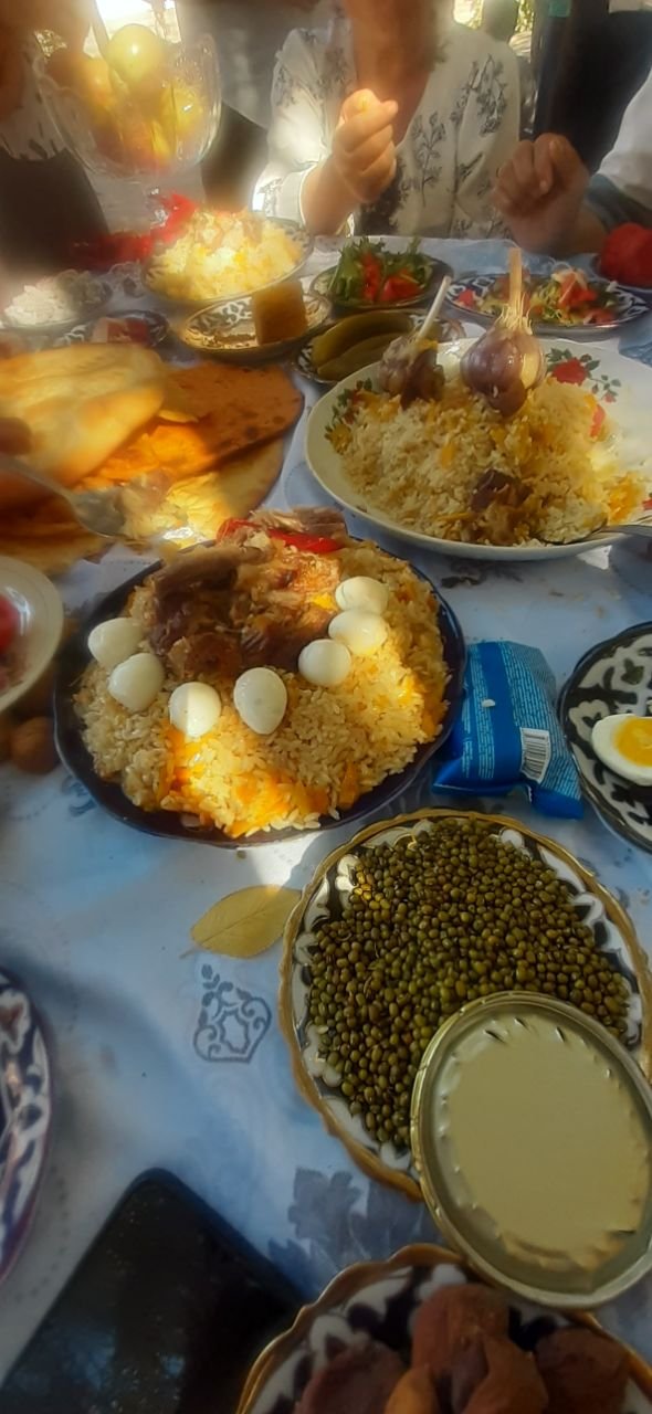 27-sentabr kuni maktabimizda OSH SAYLI bo'lib o'tdi. Saylda maktabning yuqori sinflari o'rtasida bellashuv o'tkazildi. O'g'il bolalar o'rtasida futbol musobaqalari va kim kuchli musobaqalari o'tkazildi. Tadbirdan lavhalar: